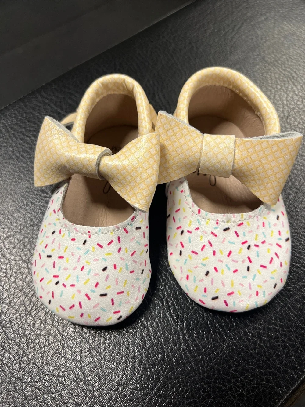 Baby Girls 6-12month size sandals 4 pair like new by monkey feet and old navy